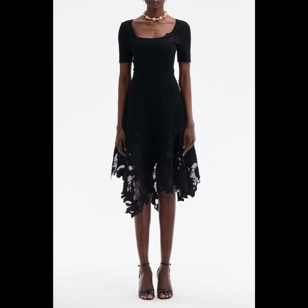 Oscar De La Renta Black Asymmetrical Jewel Neck Floral Guipure Lace‎ Midi-Dress - Picture 2 of 10